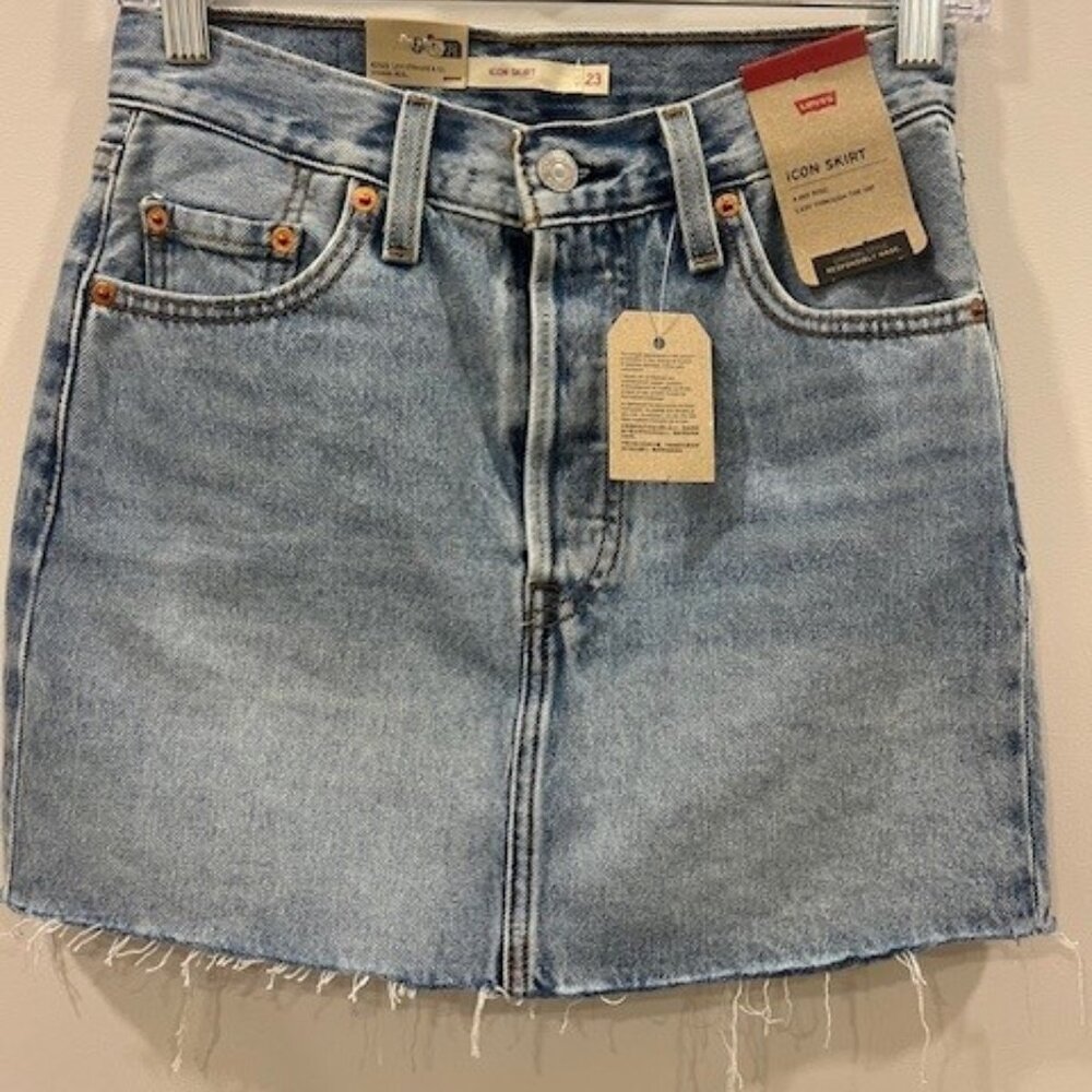 NWT Levi Icon Skirt SIZE 23